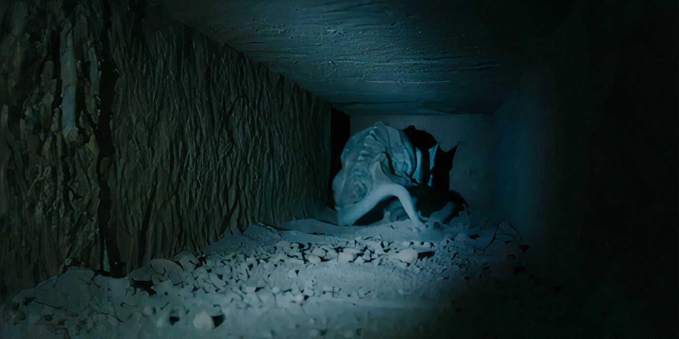 Una esfinge en el túnel dentro de una pirámide de la película The Pyramid