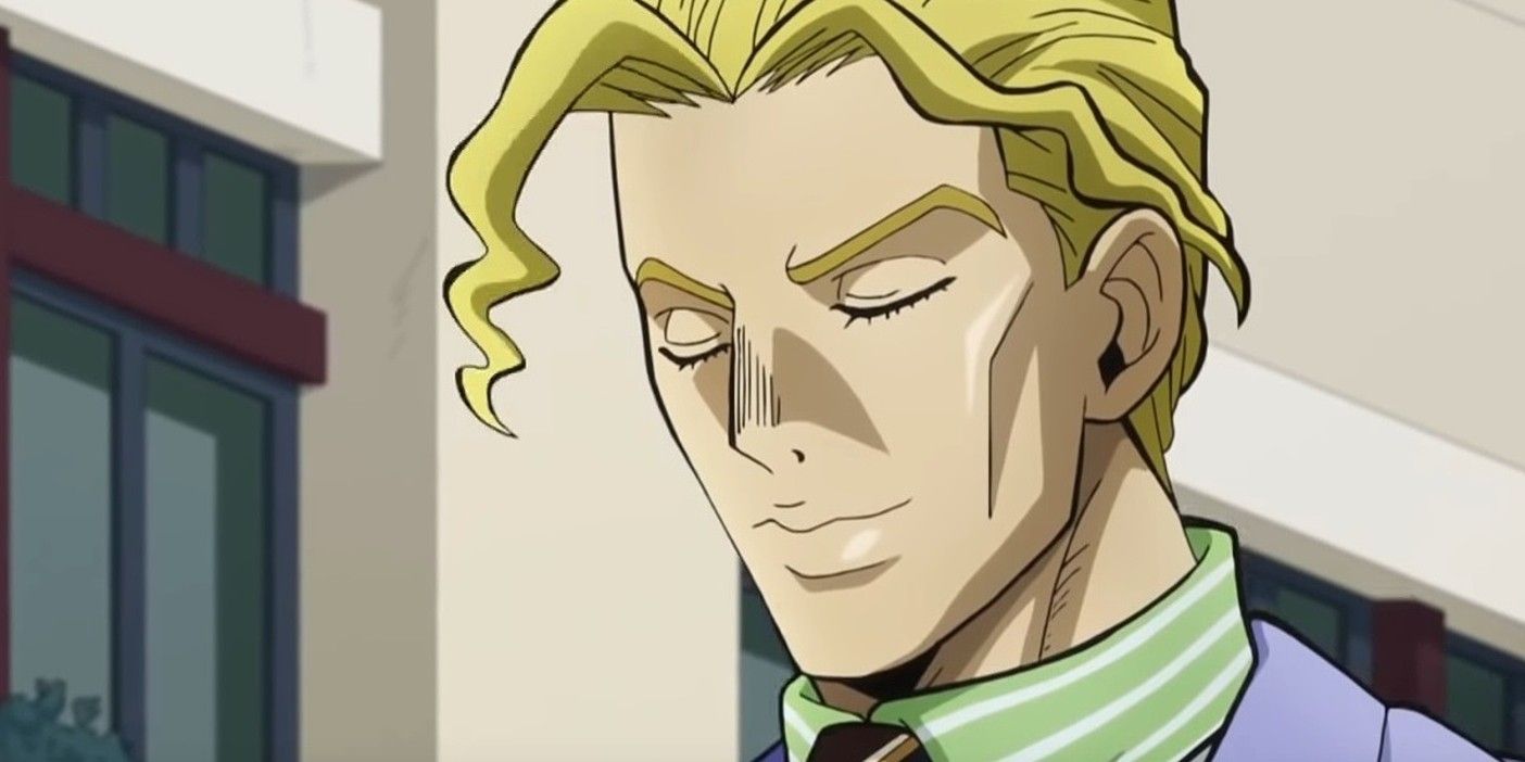 Yoshikage Kira sorrindo e fechando os olhos