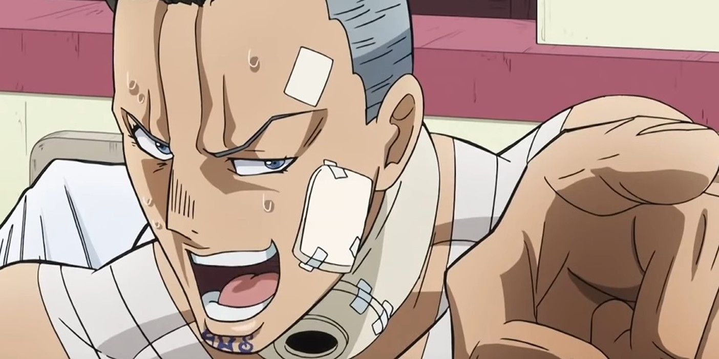 Yuya Fungami habla dramáticamente mientras señala.