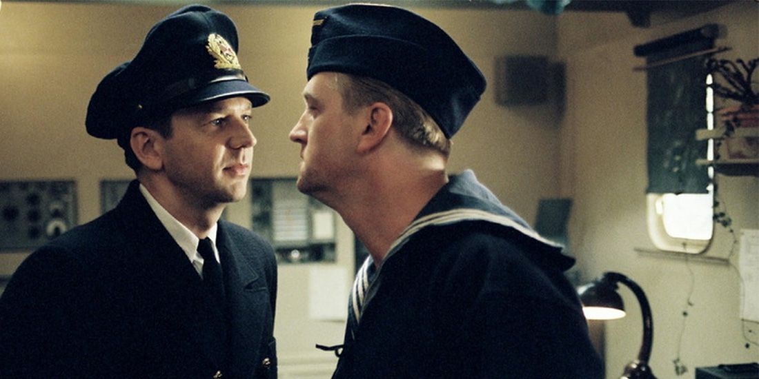 Hellmuth Kehding (Kai Wiesinger) entrevista a un marinero en el Gustloff.