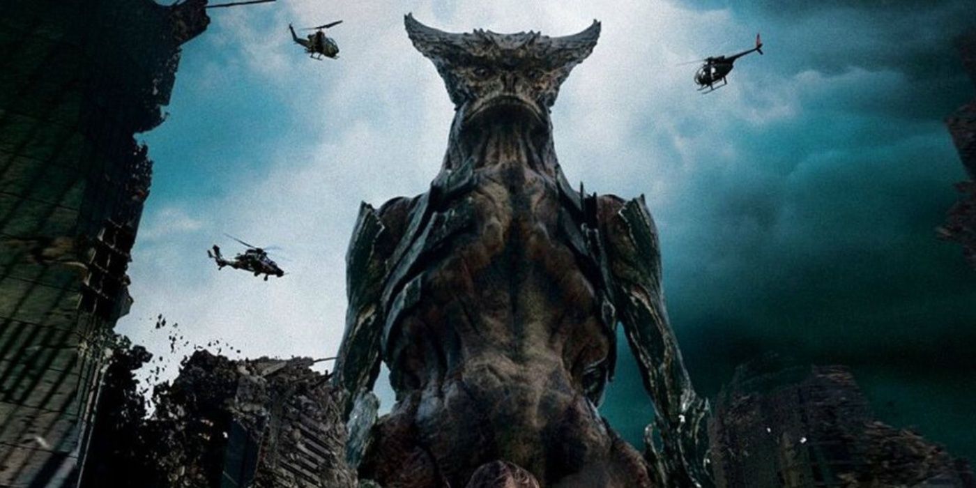 Helicópteros voam ao redor do monstro imenso de Colossal