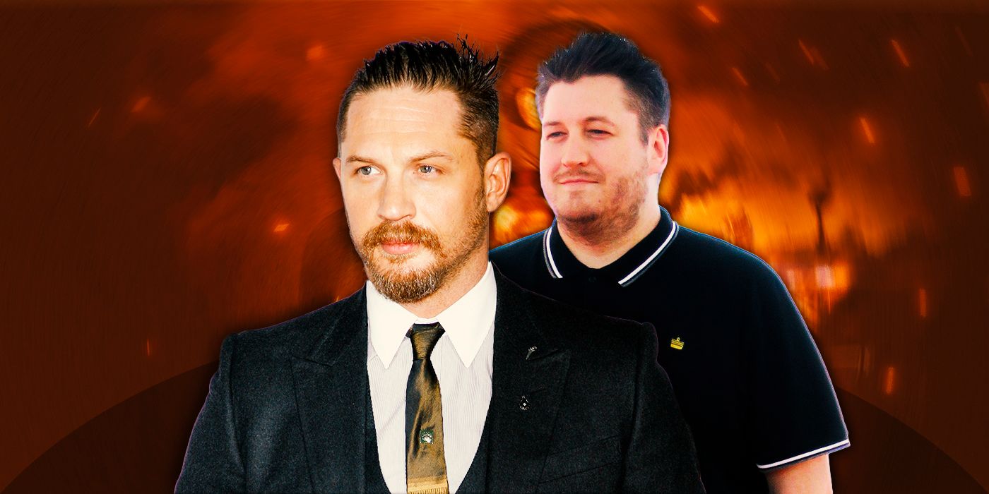El actor Tom Hardy con un traje negro frente al director Gareth Evans con una camisa de polo negro