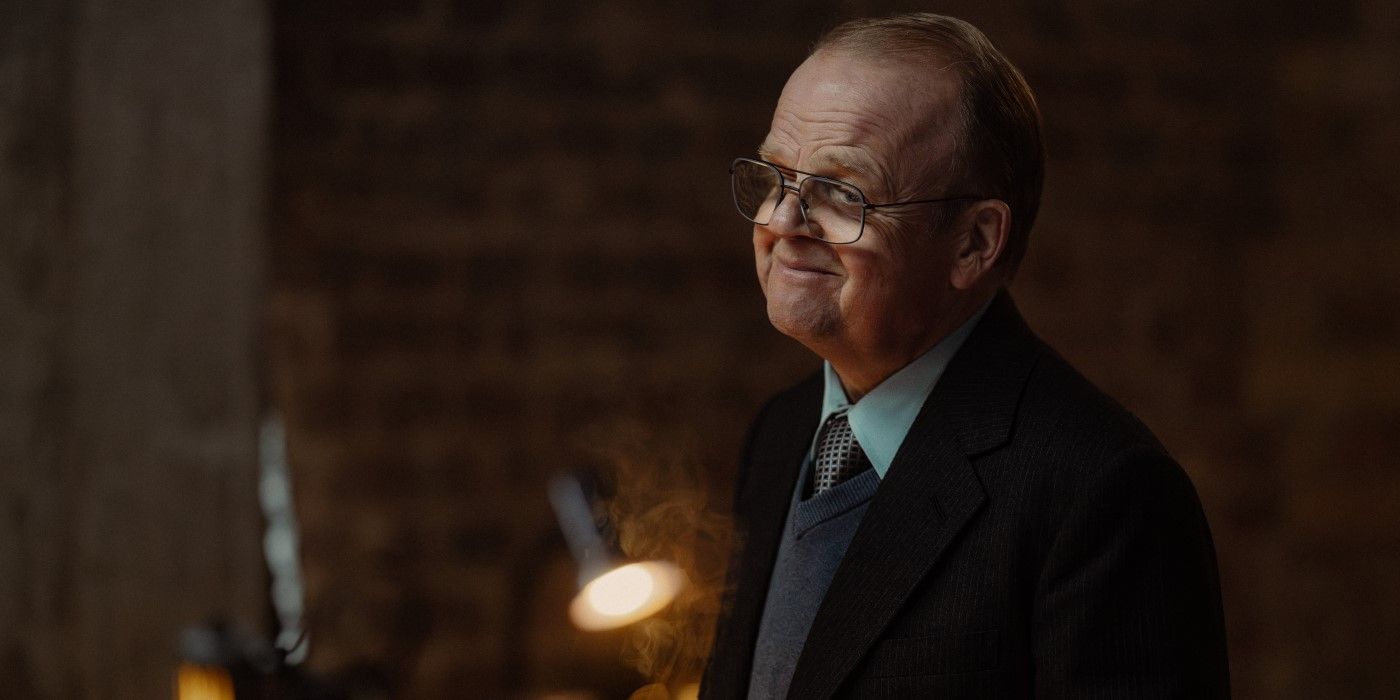 DCI Colin Tattersall standing at the headquarters of infiltration during the TV show Mobland