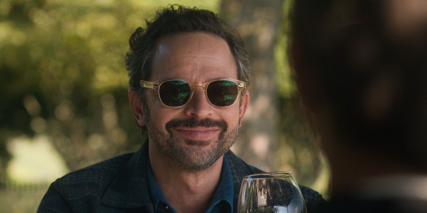 Nick Kroll sonriendo en no te entiendo