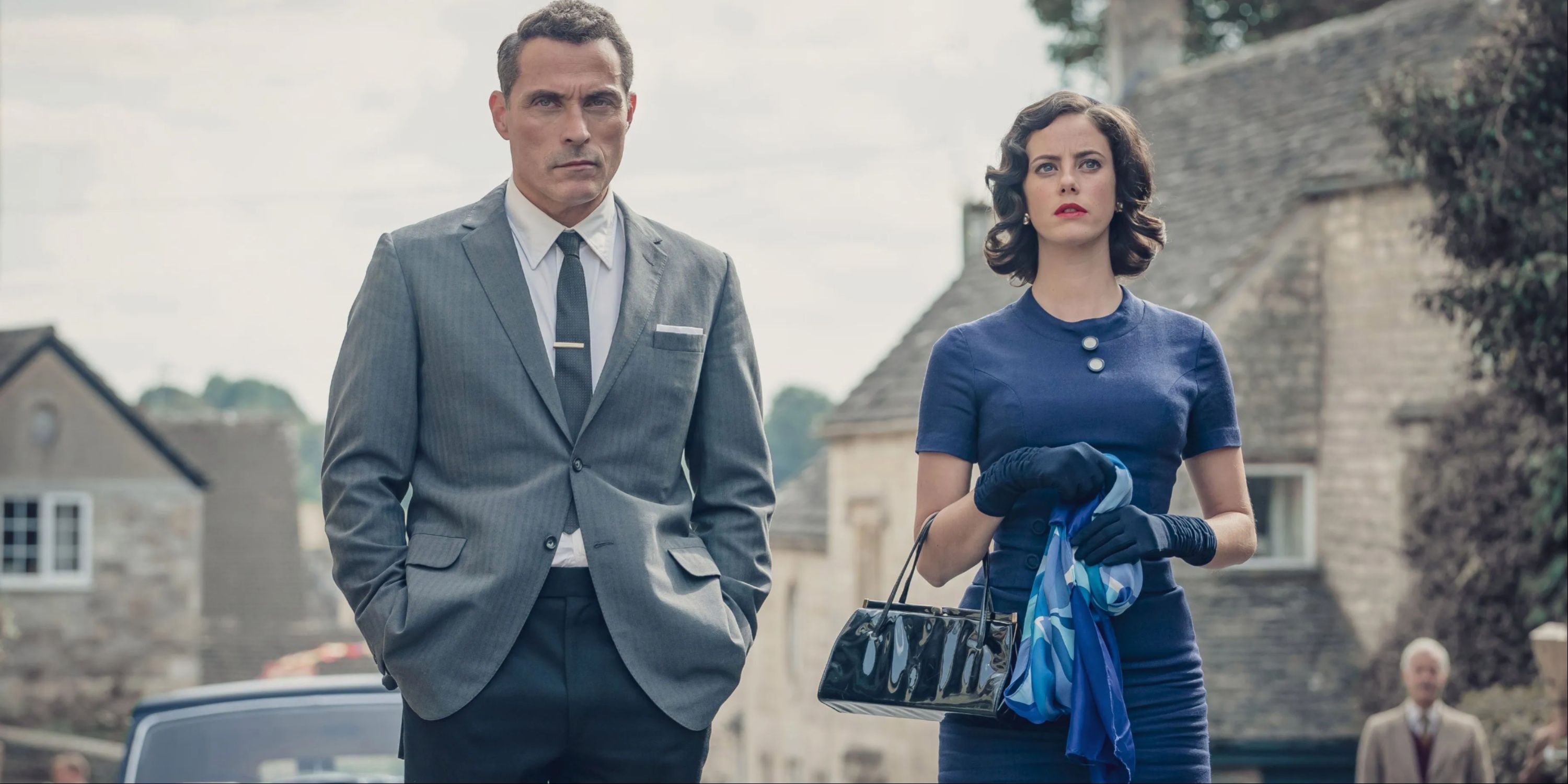 Rufus Sewell y Kaya Scodelario en The Pale Horse