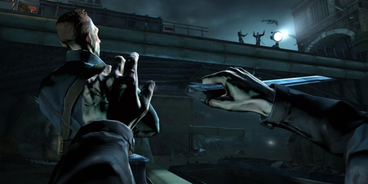 A gameplay still from Dishonored with the protagonist about to knife an unsuspecting enemy at night.