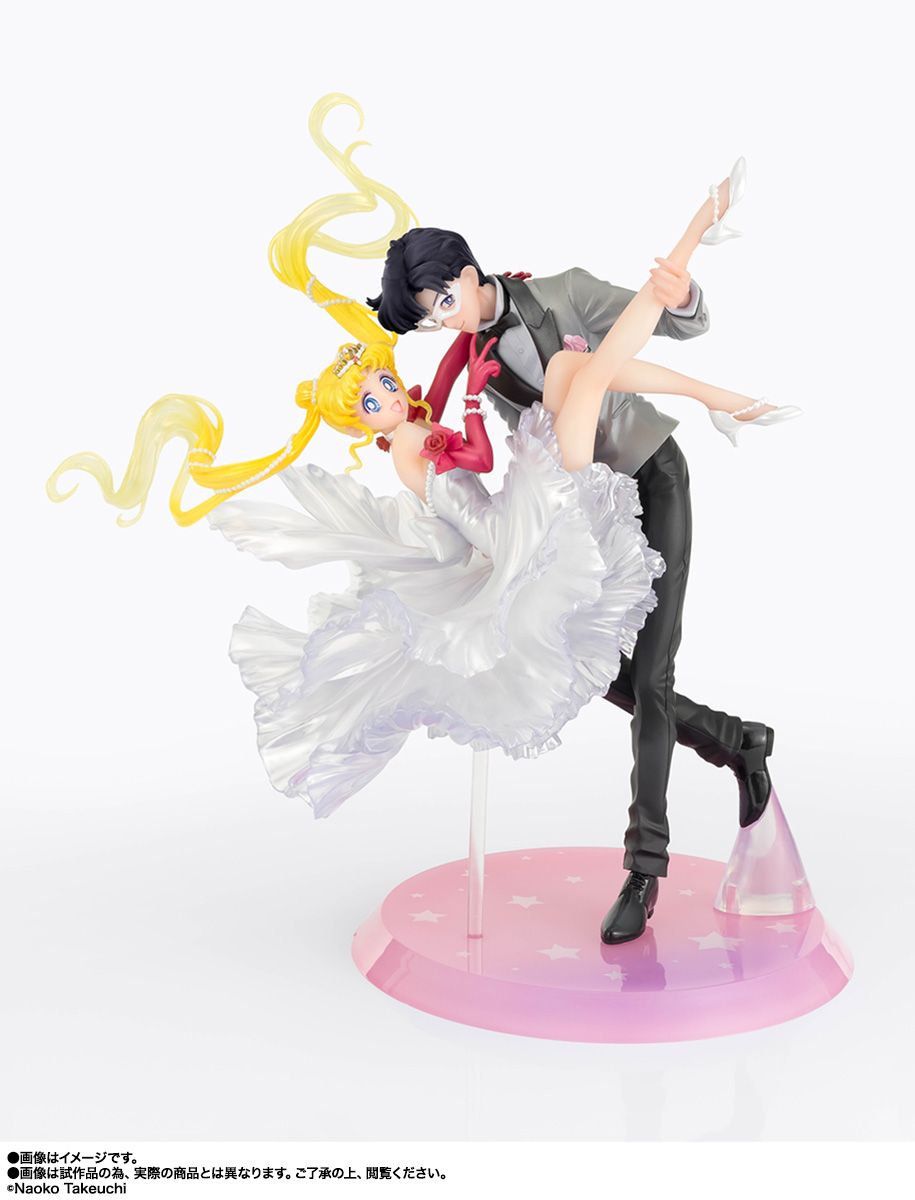 7 Years Later, Sailor Moon's Usagi & Tuxedo Mask Masquerade