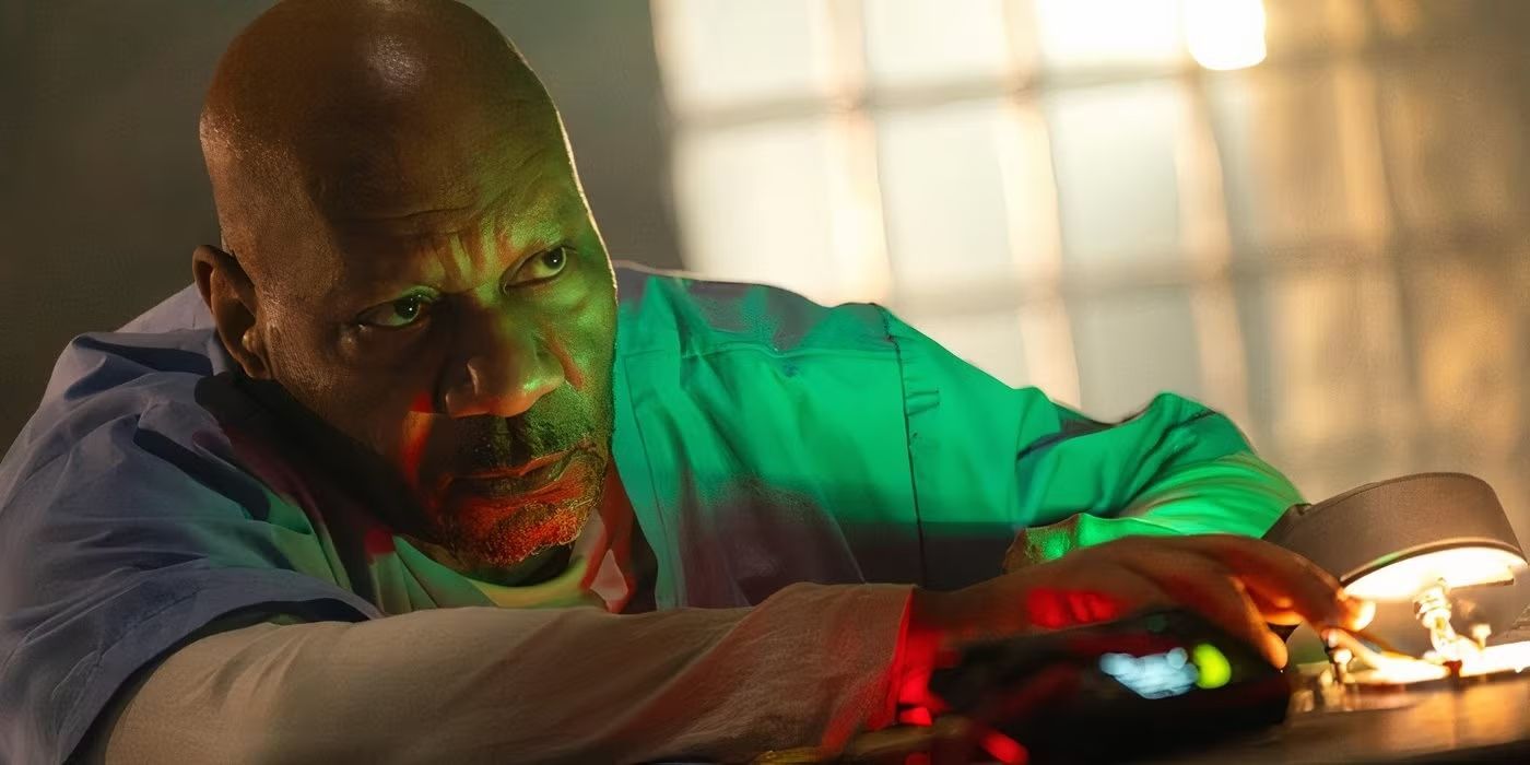 Luther parece preocupado en Misión Imposible - La Última Decisión