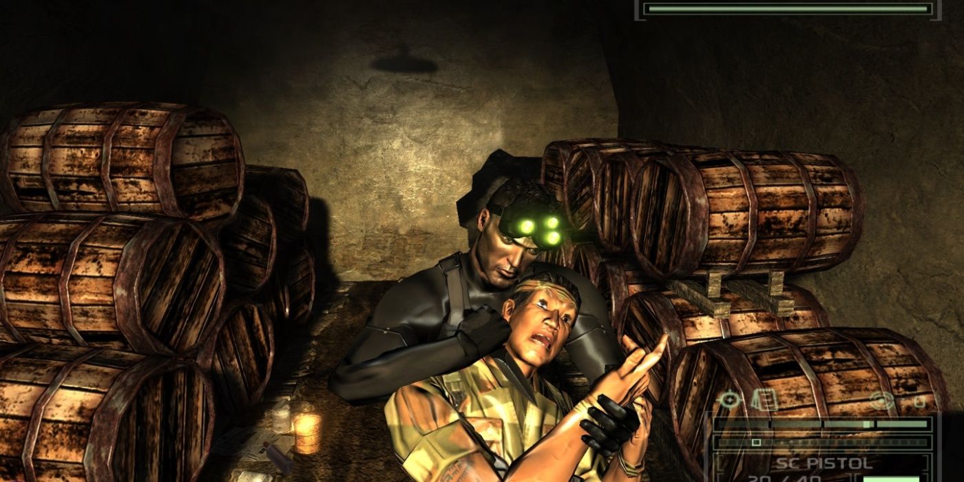 Sam Fisher sneaking up behind a stunned enemy in Splinter Cell: Chaos Theory.
