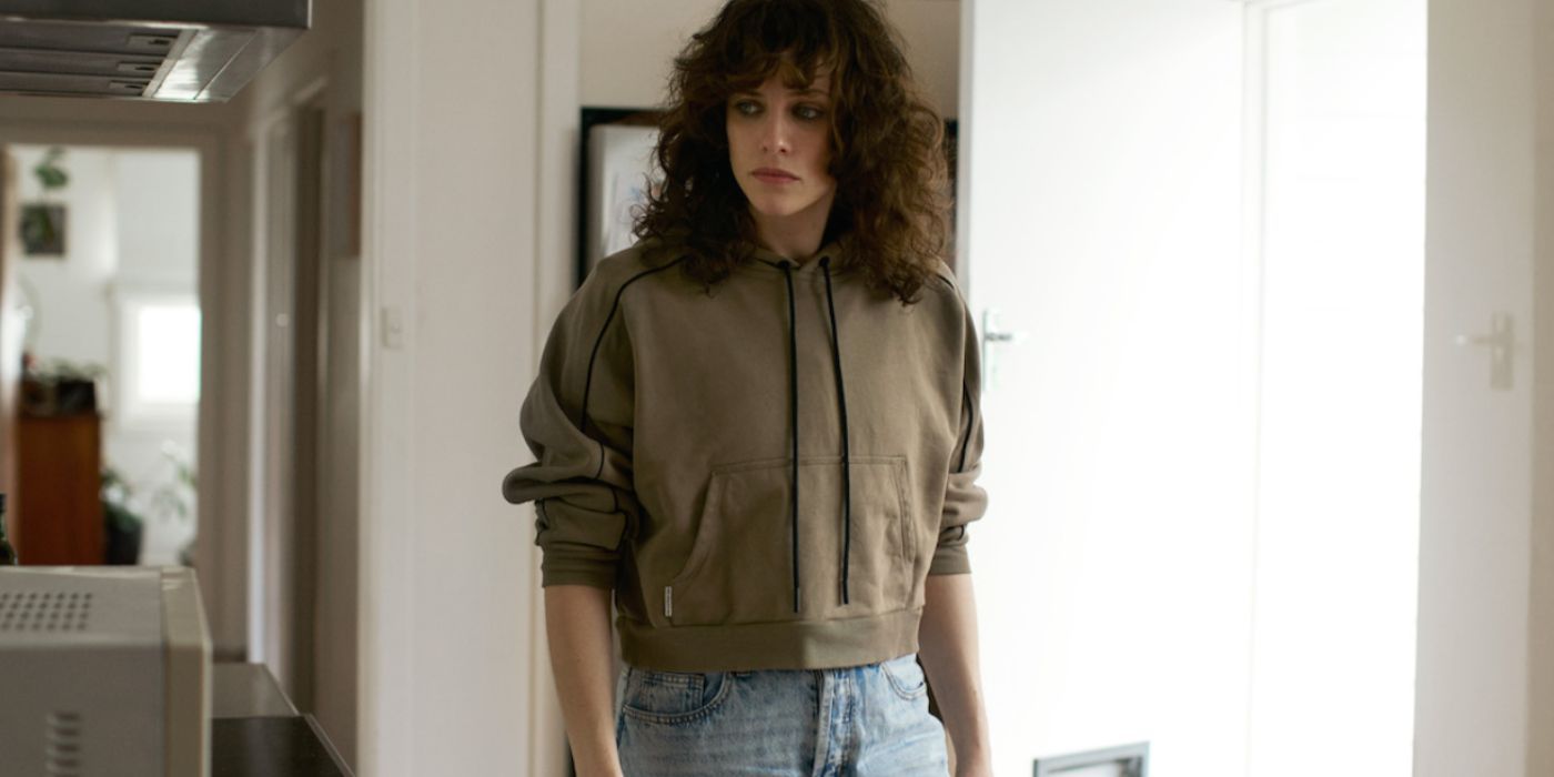 Jessica de Gouw como Olivia entre los sobrevivientes