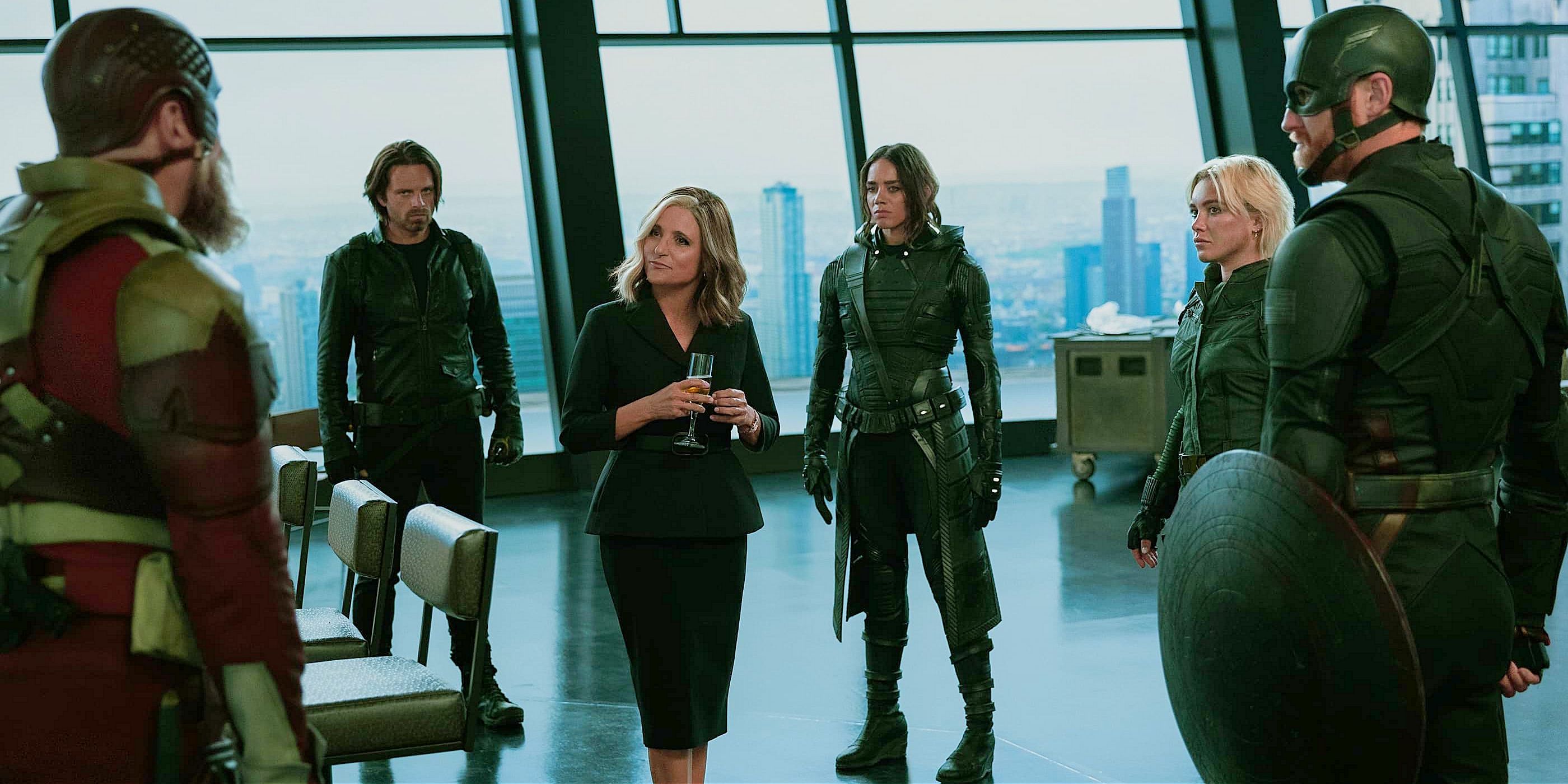 Valentina Fontaine rodeada por Red Guardian, Bucky Barnes, Yelena Belova e John Walker, do filme Thunderbolts