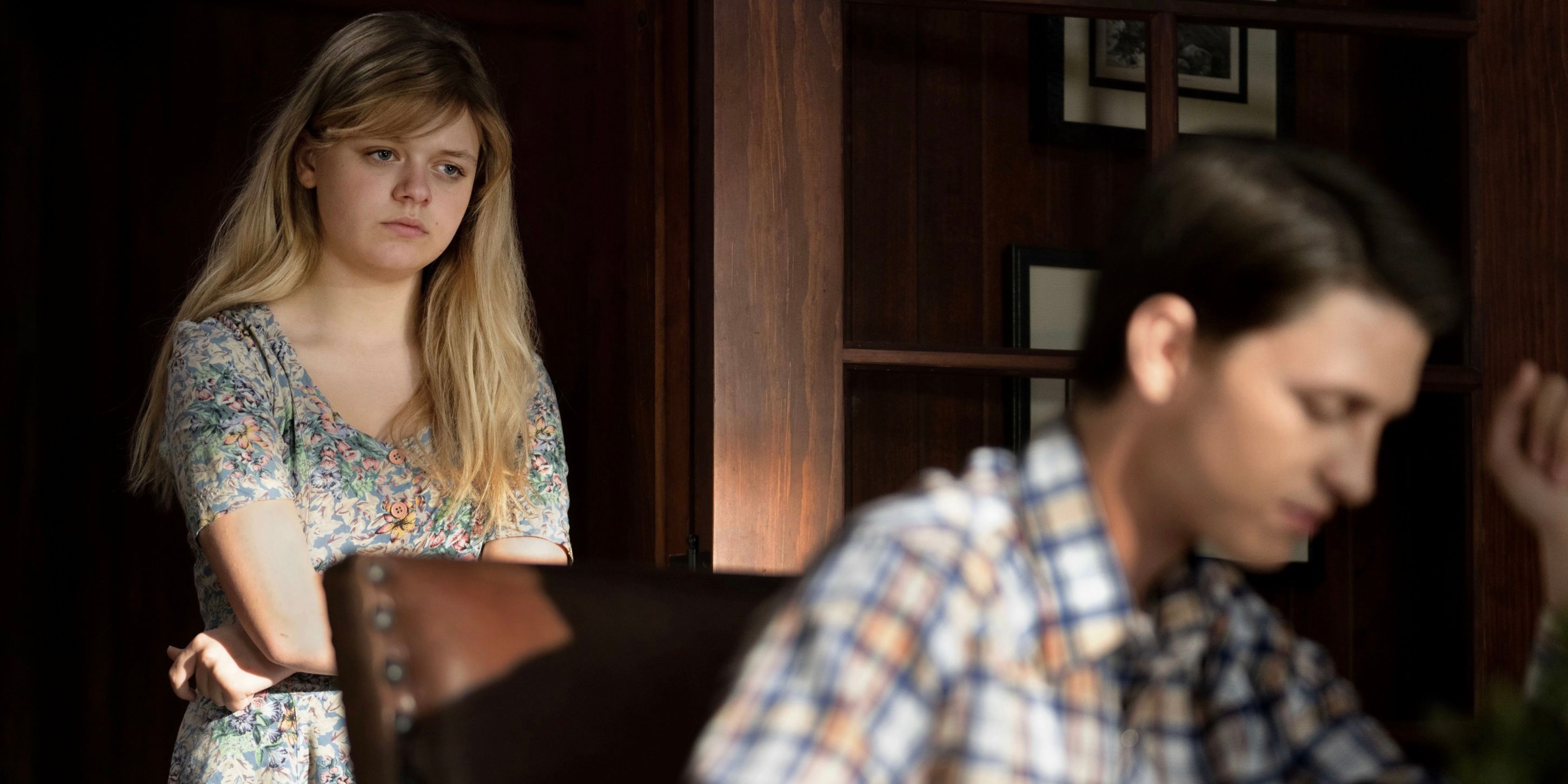 A young Beth Dutton standing behind Jamie Dutton on Yellowstone