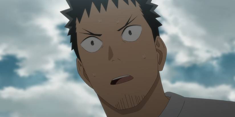 Kafka Hibino transpires in close -up with a cloudy backdrop of the sky of the anime Kaiju n ° 8