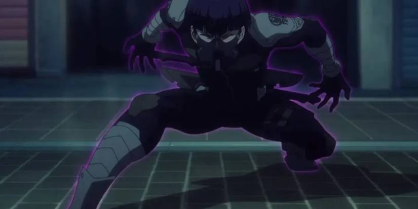 Vice Captain Hoshina prepares to attack Kafka in Kaihu No. 8