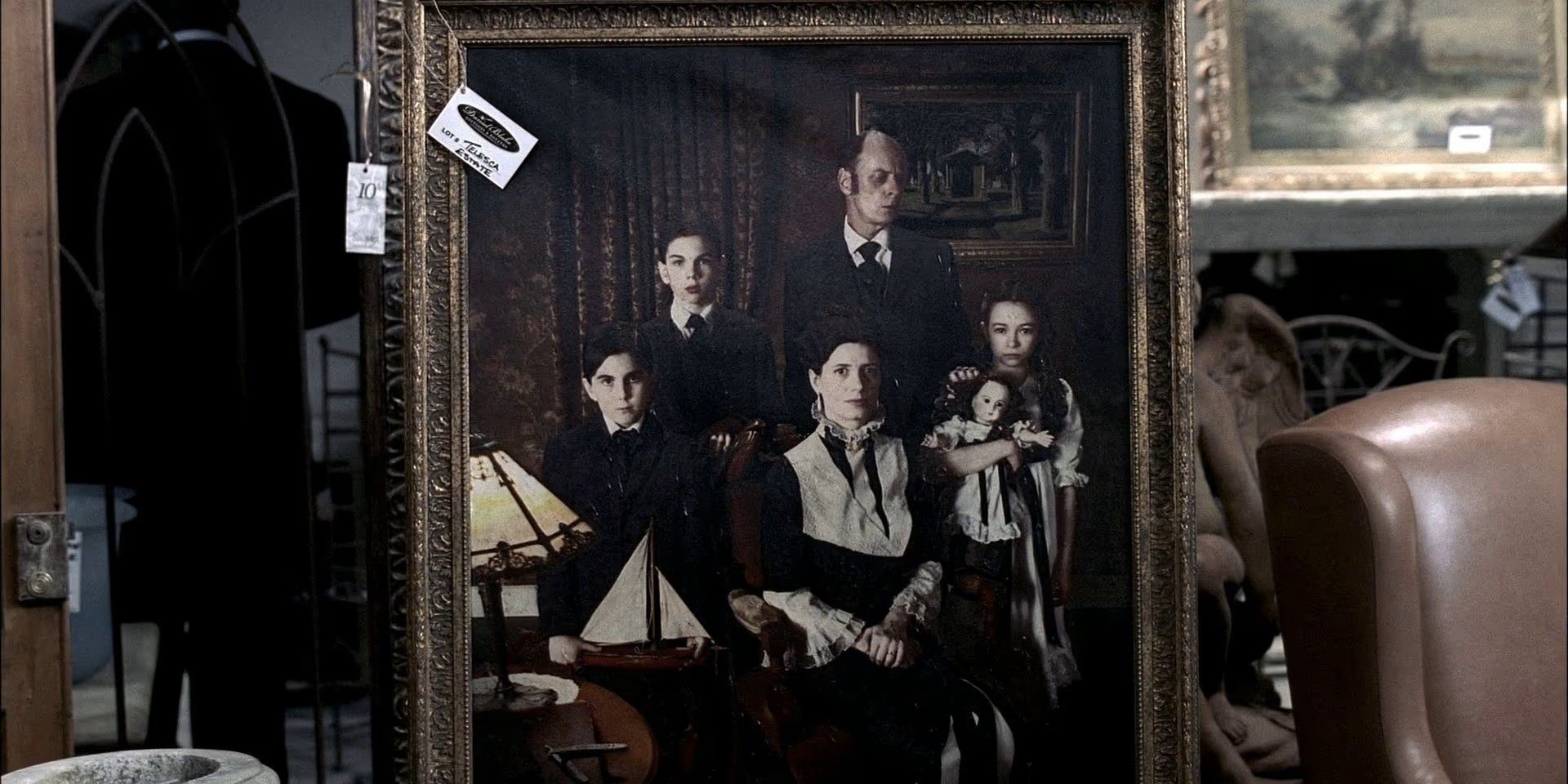 A frightening painting of a supernatural family "Provenance"