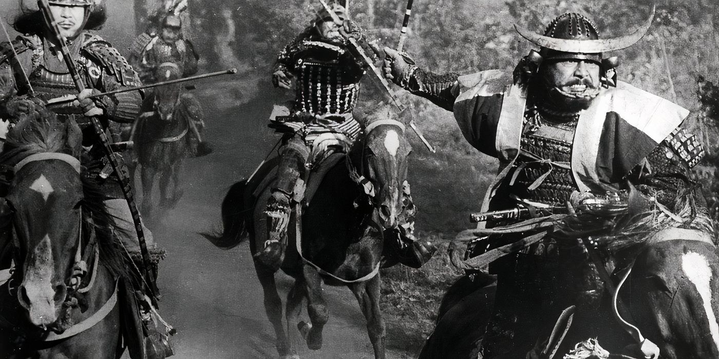 Washizu memimpin pasukannya ke medan perang di Throne of Blood.