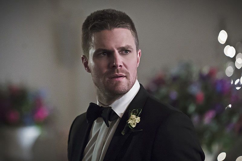 LOOK: Cupid Crashes Oliver & Felicity's (Fake) Wedding in New 